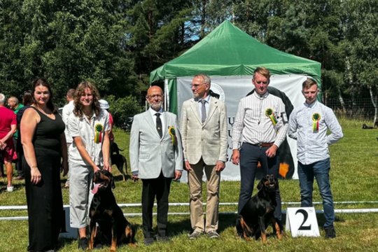 Tarptautinėje šunų parodoje sužibėjo lietuvių skalikų veislė