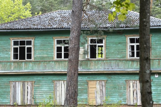 Užkalti langai – ne apleistumo ženklas: kas iš tiesų vyksta su nenaudojamais pastatais?