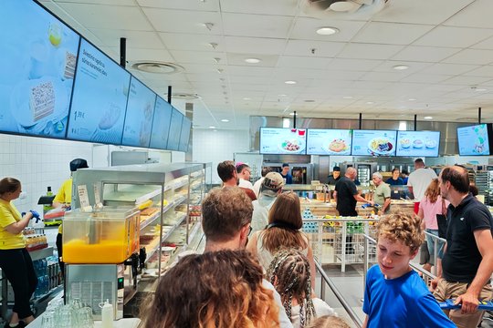 IKEA valgykloje pastebėjo keistą mokestį: ne kiekvienas į jį atkreipia dėmesį