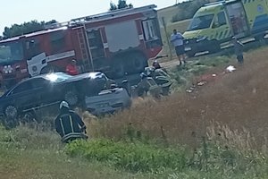 Šalia Ukmergės susidūrė du automobiliai – tris viename jų likusias moteris gelbėjo ugniagesiai
