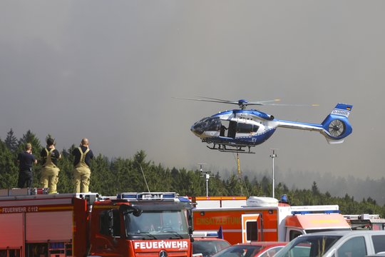Sprogimai Vokietijoje: miškų gaisras persimetė į buvusį šaudmenų sandėlį, evakuojami tūkstančiai žmonių