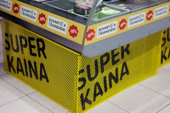Pastatą aptvarkė, tad parduotuvės vėl gali atverti duris
