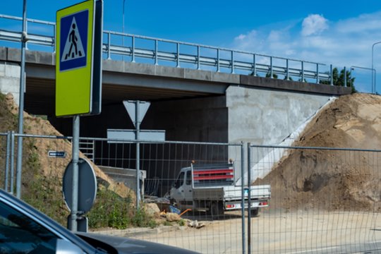 Lietus atskleidė milžinišką klaidą: tunelį pastatė, bet nuotekų vamzdžio taip ir neįkasė