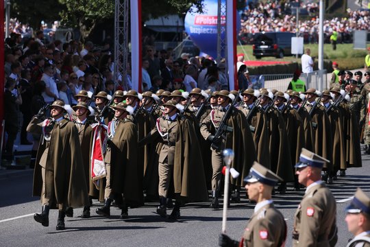 Lenkijoje – didžiausias istorijoje karinis paradas