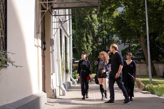 Artimieji ir bendražygiai Vilniuje atsisveikina su netikėtai mirusiu menininku Donatu Dubausku