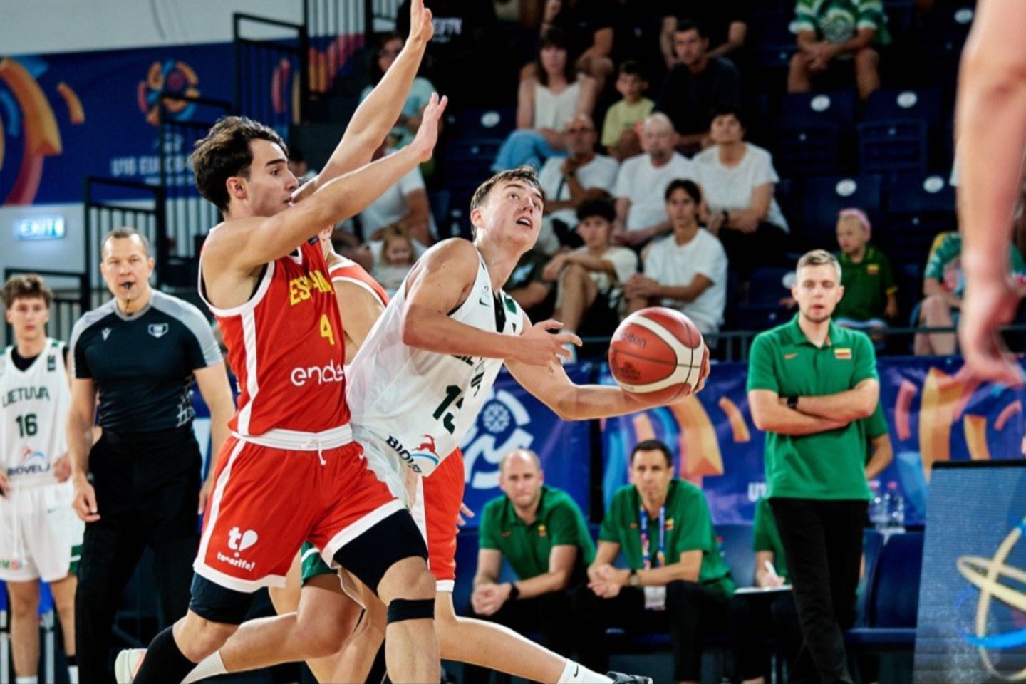 Lietuvos šešiolikmečiai mažajame Europos čempionato finale lietuviai kovojo su Ispanija. <br>FIBA nuotr.