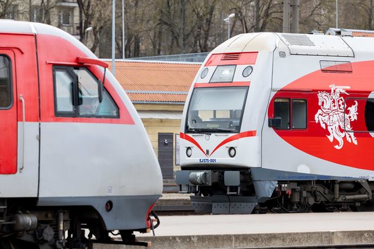 Traukiniai gali pavėluoti: viename geležinkelio ruože – gedimas