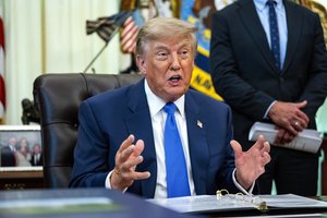 D. Trumpas palankiai vertina Saudo Arabijos, Turkijos ir Pakistano gynybos sutartį