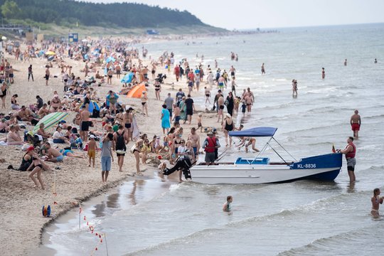 Baltijos jūroje prisiveisė sveikatai pavojingų bakterijų: aidi perspėjimai poilsiautojams