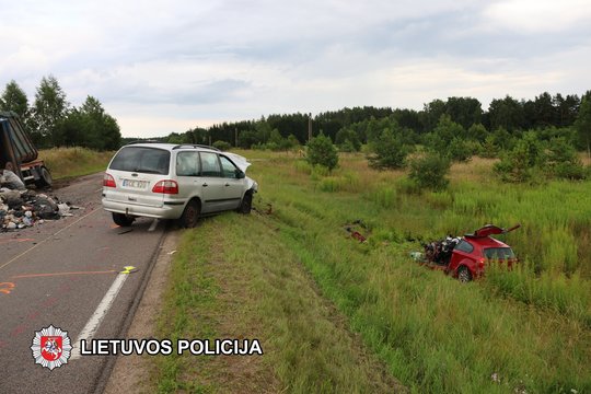 Dėl tragiškos BMW ir sunkvežimio MAN kaktomušos prie Vilniaus – policijos pagalbos šauksmas