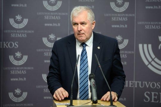 A. Anušauskas siūlo trumpinti Rusijos piliečių tranzitą per Lietuvą iki 6 valandų