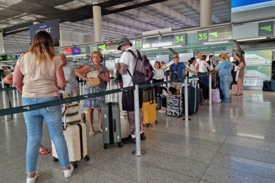 Turistų pamėgtoje saloje vėl apribota oro uosto veikla