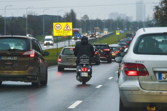 Vairuotojai nė nesusimąsto, kad daro šią klaidą: užtenka akimirkos, ir viskas baigiasi tragiškai