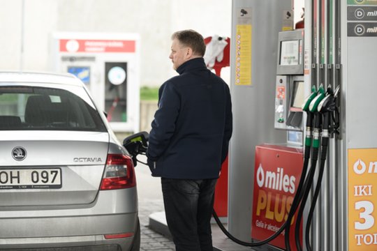 Lenkai sumažino degalų kainas: paskaičiavo, kiek dabar teks mokėti