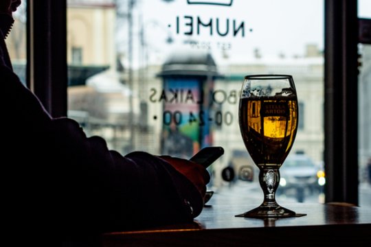 Per pietus išgėrėte alaus ir grįžote į darbą? Teisininkas paaiškino, kas laukia