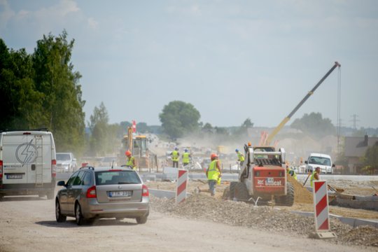 Judriame kelyje sustabdytas remontas: kelininkai prašo palaukti
