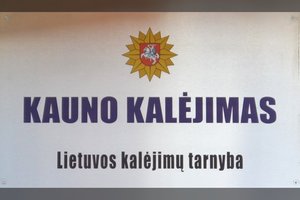 Kauno kalėjimo darbuotoja į darbą atėjo „su kvapu“