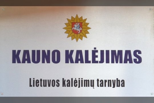 Kauno kalėjimo darbuotoja į darbą atėjo „su kvapu“