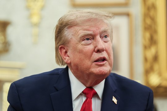 Pratybas su Seulu sumažinęs D. Trumpas užsimena apie kontaktus su Kim Jong Unu