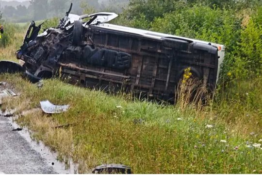 Skaudi avarija kelyje Alytus–Daugai: susidūrė mikroautobusas ir lengvasis automobilis