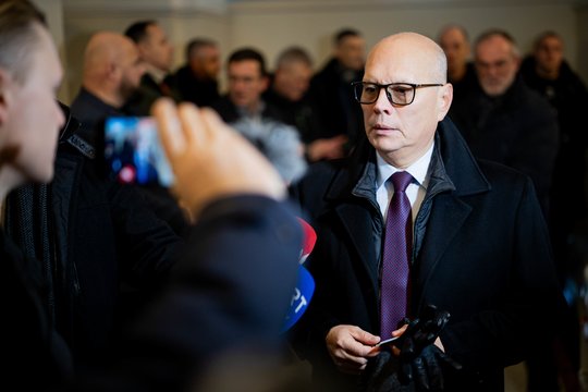 Profsąjungos įvertino R. Liubajevo atsistatydinimą ir siūlo keisti ginklo panaudojimo tvarką