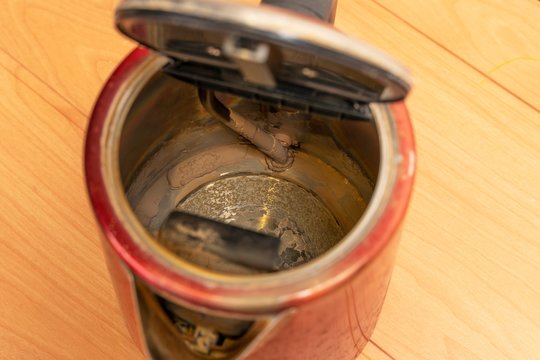 Kalkių nuosėdos išnyks per kelias minutes: šią priemonę virtuvėje turi visi