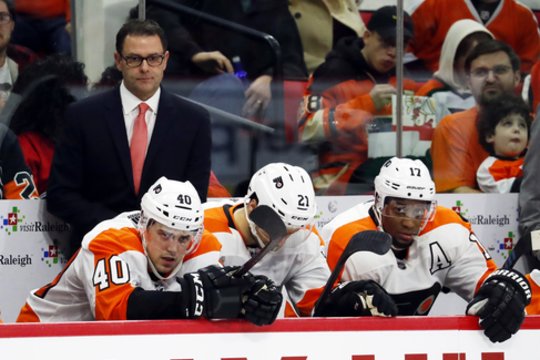 NHL klubus treniravęs amerikietis susiviliojo rubliais – išvyko į Rusiją ir jodinėjo kupranugariu