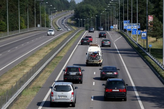 J. Taminskas apie didesnį greitį magistralėse: tvarkome kelius, viršutinė danga bus ideali