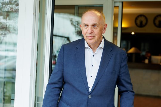 R. Motuzas po susitikimo su ambasadoriumi G. Varvuoliu: jis paneigė informaciją apie nederamą elgesį