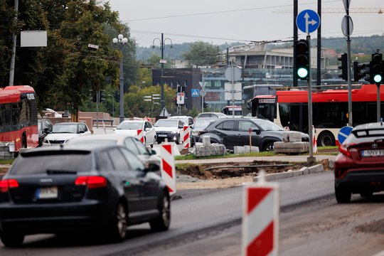 Jau netrukus teks apsišarvuoti kantrybe: vairuotojų laukia neeiliniai išbandymai