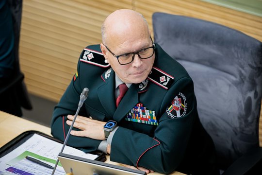 Paaiškino, kodėl R. Liubajevas atleistas sudarius šalių susitarimą: generolas prašė pusmečio išeitinės