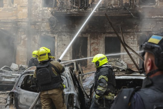 Karas Ukrainoje. Karas pasiekė mėgstamiausią V. Putino Juodosios jūros rezidenciją