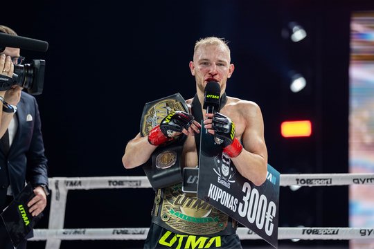 Parašai padėti: penki „Sparta“ klubo kovotojai su UTMA sudarė ilgalaikius kontraktus