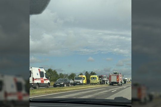 Didelė avarija kelyje Palanga – Klaipėda: sužeisti 5 žmonės, nusidriekė spūstis
