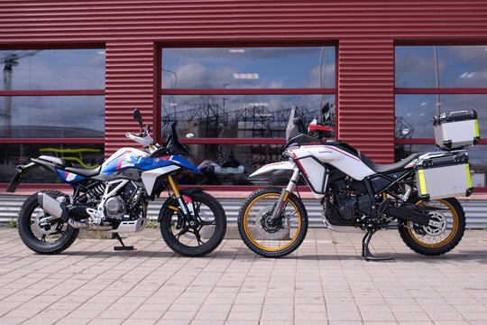 Dviejų naujų įperkamų motociklų testas: abu ir panašūs, ir skirtingi