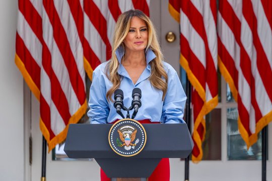 Melania Trump po ilgo laiko pasirodė viešumoje: „Girdėjau, manęs pasiilgote“