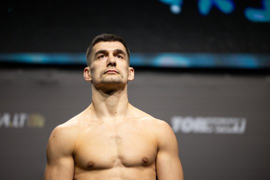 UTMA aštuntukas dėl 81 kg diržo – čempionui atiteks solidi premija