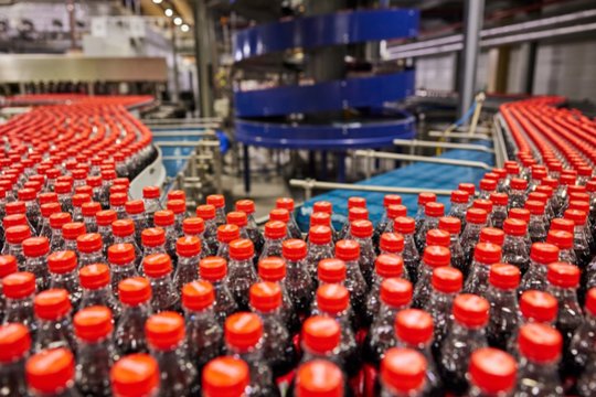 „Coca-Cola HBC“ rezultatai: gamybos apimtims augant, CO₂ emisijos sumažintos 23 proc.