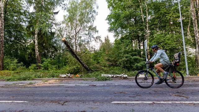 Įspėja dėl neramių ir pavojingų savaitgalio orų: sinoptikai praneša, ko sulauksime