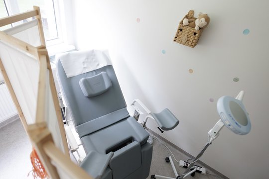 Čia atvyksta seksualinį smurtą patyrę vaikai: kodėl patikėti negali net tėvai ir kas sukrečia pačius specialistus?