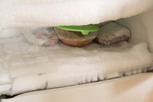 Kodėl net „No Frost“ šaldytuve atsiranda ledo „kailis“: ar tai normalu?