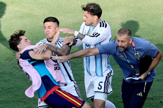 Po finalo muštynes sukėlę argentiniečiai sulaukė griežtų FIFA bausmių