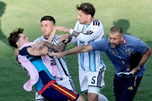Po finalo muštynes sukėlę argentiniečiai sulaukė griežtų FIFA bausmių