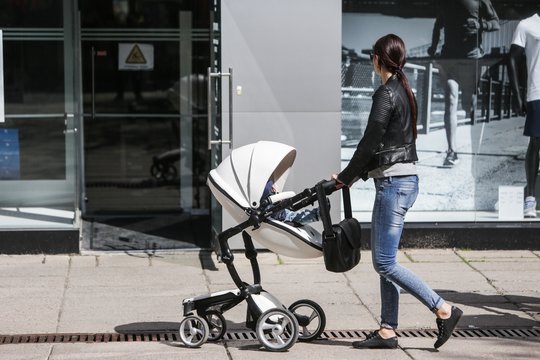Šilutėje iš daugiabučio laiptinės pavogtas vaikiškas vežimėlis 