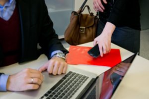 Po skandalingo darbuotojų atleidimo per „Zoom“ – netikėtas direktoriaus karjeros posūkis