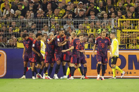 „Bayern“ futbolininkai iškovojo pirmąjį sezono trofėjų