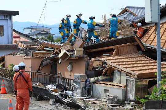 Japoniją sudrebino žemės drebėjimas: sužeisti mažiausiai 37 žmonės