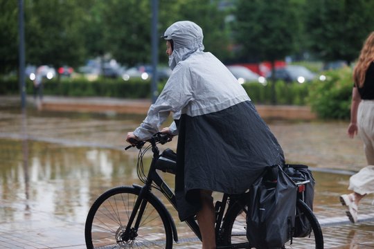 Po siautusio ciklono atsikvėpti dar negalėsime: praneša, ko galime sulaukti