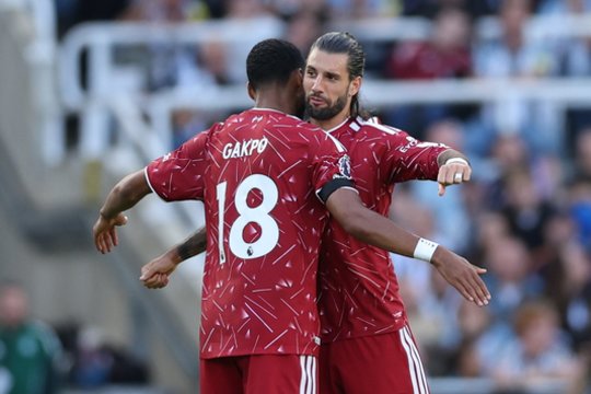 „Premier“ lygoje – įspūdingai išsigebėję „Liverpool“ ir „Manchester City“