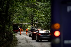 Antra diena po stichijos: Vilniuje padariniai vis dar šalinami, „Grinda“ sulaukė per 700 pranešimų